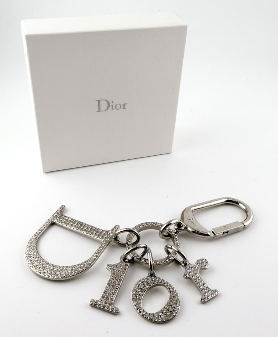 CHRISTIAN DIOR KEY CHAIN LOGO CHARM (1 of 6)