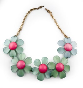 1970S ACRYLIC DAISY LINK NECKLACE