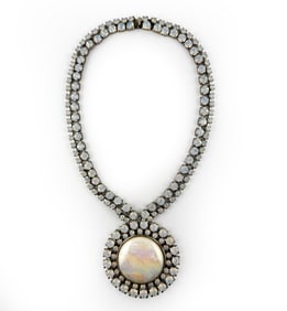 VINTAGE IRIDENCENT RHINESTONE MEDALLION NECKLACE