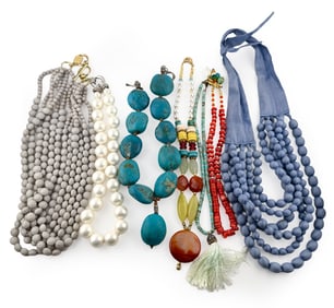 VINTAGE COSTUME JEWELRY GROUPING