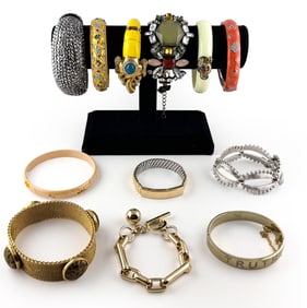 GROUPING OF VINTAGE COSTUME BRACELETS