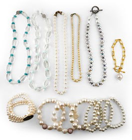 GROUPING OF VINTAGE COSTUME JEWELRY INCL. PEARLS