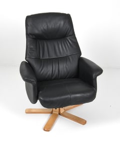 STYLE OF HJORT KNUDSEN LEATHER SWIVEL CHAIR 1980S