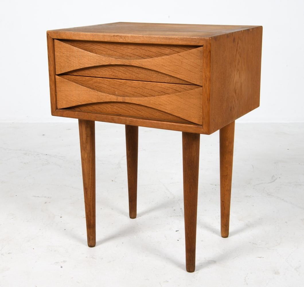 ATTR. ARNE VODDER TEAK NIGHTSTAND 1960S: Small side chest with inset drawer pulls attributed to Arne Vodder for NC Mobler. Denmark, circa 1960s. Dimensions: H 21" x W 16" x D 12.75". Condition: Sun fading to top, soiling to top, few scuffs a
