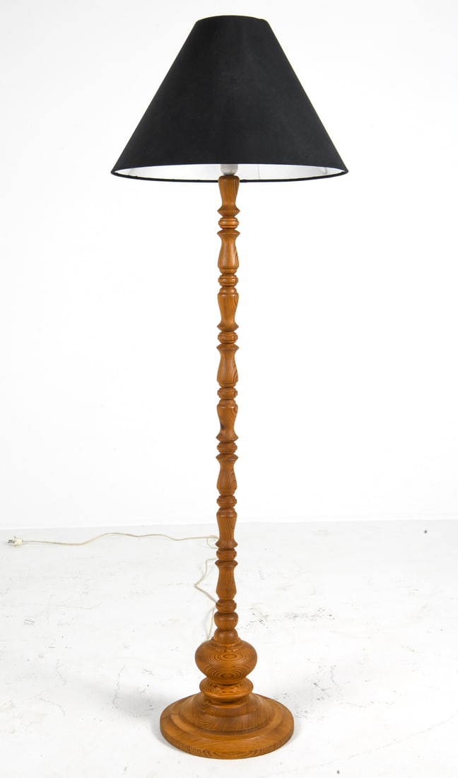 MID-CENTURY SWEDISH PINE FLOOR LAMP C. 1970S (1 of 10)