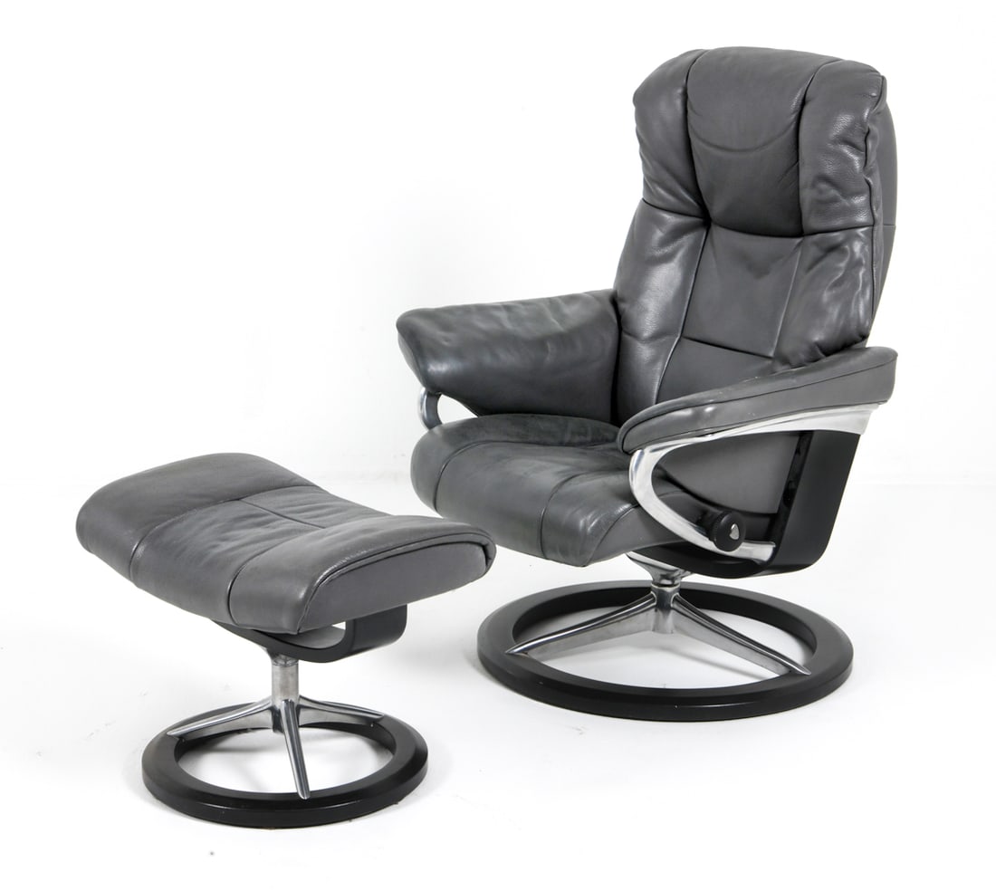 EKORNES STRESSLESS RECLINER & OTTOMAN C.1970S (1 of 13)