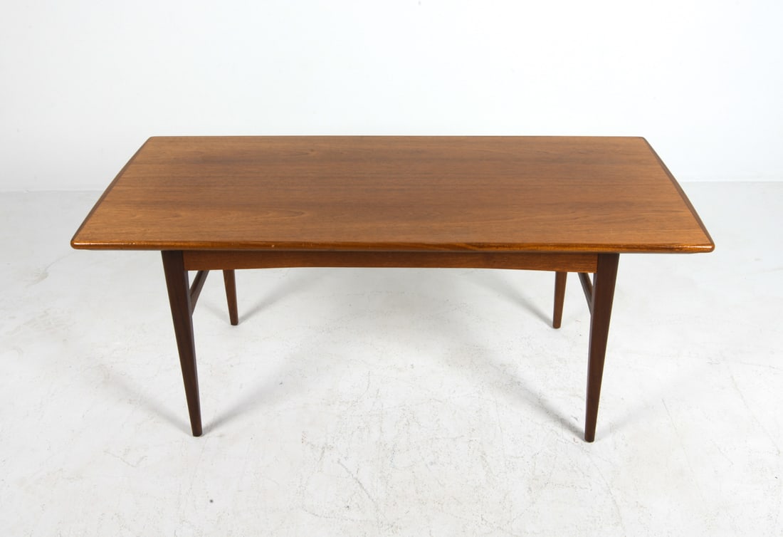 MID-CENTURY SWEDISH TEAK EXPANDING COFFEE TABLE (1 of 17)