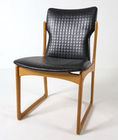 VAMDRUP STOLEFABRIK OAK & VINYL DINING CHAIR 1970S