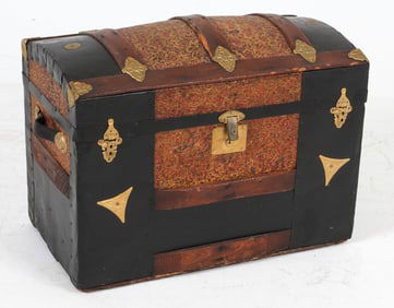 VICTORIAN DOME-TOP STEAMER DRUNK 19TH C.