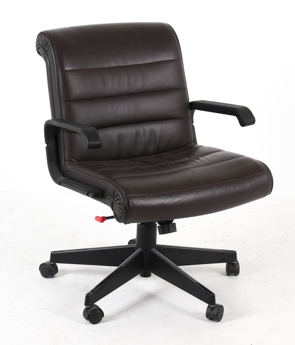KNOLL SAPPER LEATHER OFFICE SWIVEL CHAIR: Designed by Richard Sapper. Leather swivel office chair with adjustable height. Circa 1990s. Tagged underneath. Dimensions: H 34" x W 24.5" x D 20.5" x SH 18.5". Condition: Few faint scuffs to leather