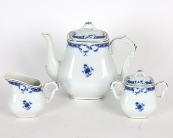 VISTA ALEGRO BLUE & WHITE PORCELAIN TEA SET