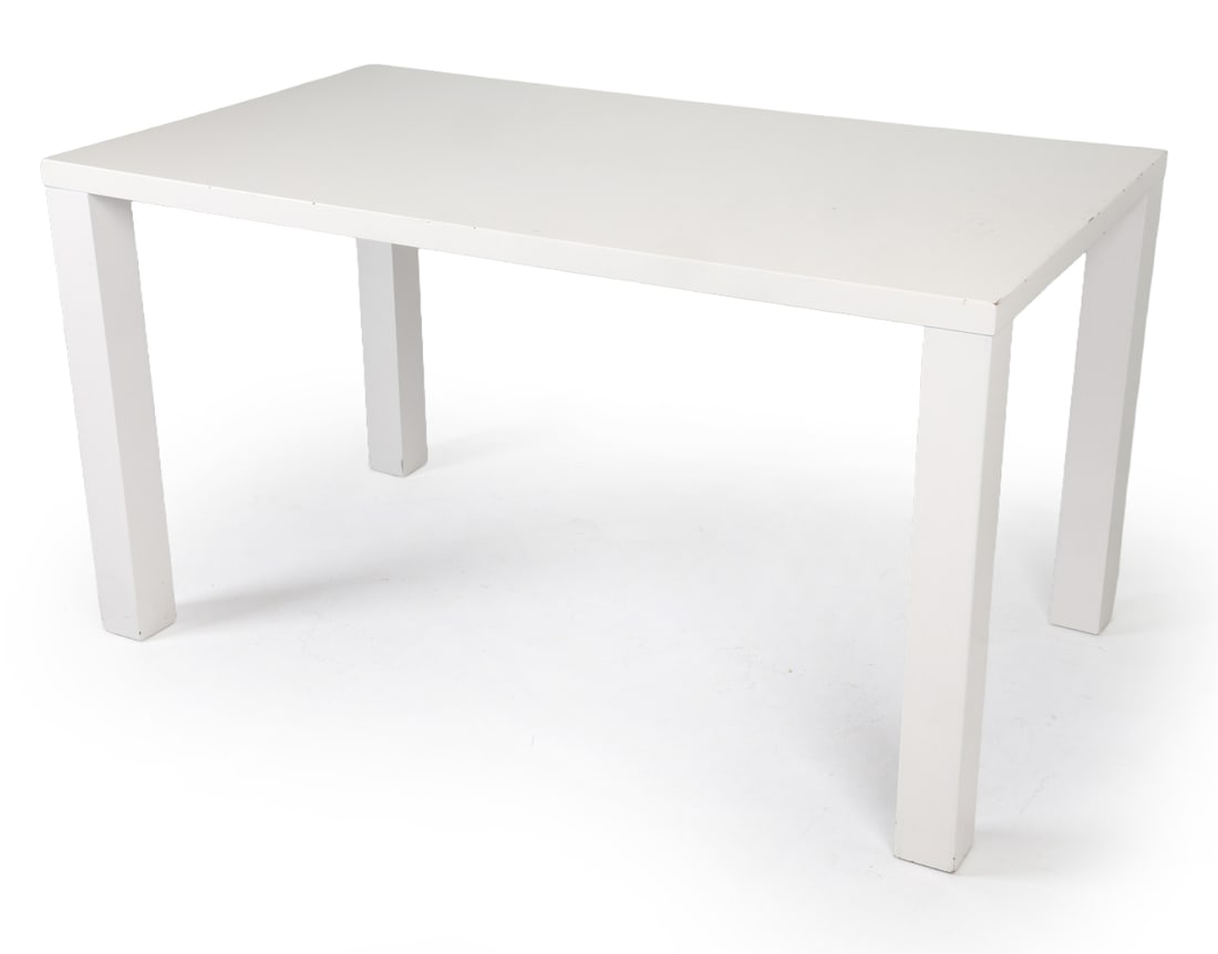 CONTEMPORARY WHITE LACQUERED TABLE (1 of 9)