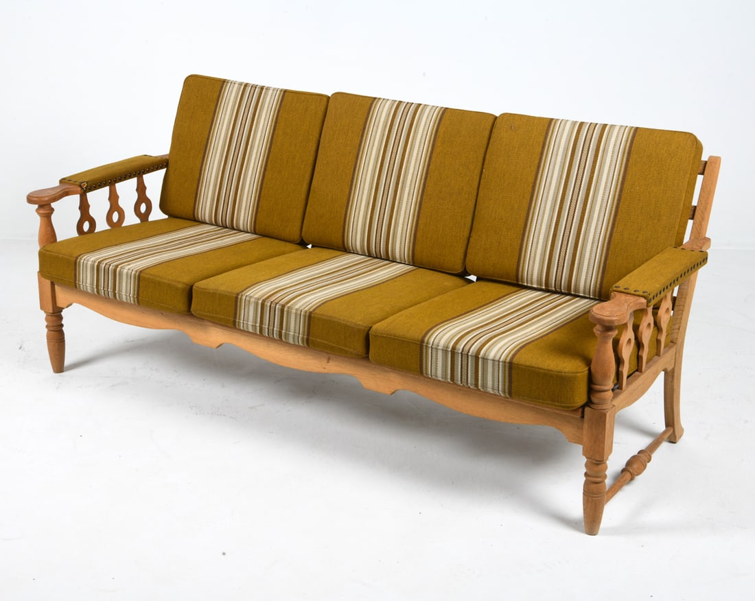 STYLE OF HENNING KJAERNULF DANISH OAK SOFA C.1970S (1 of 20)