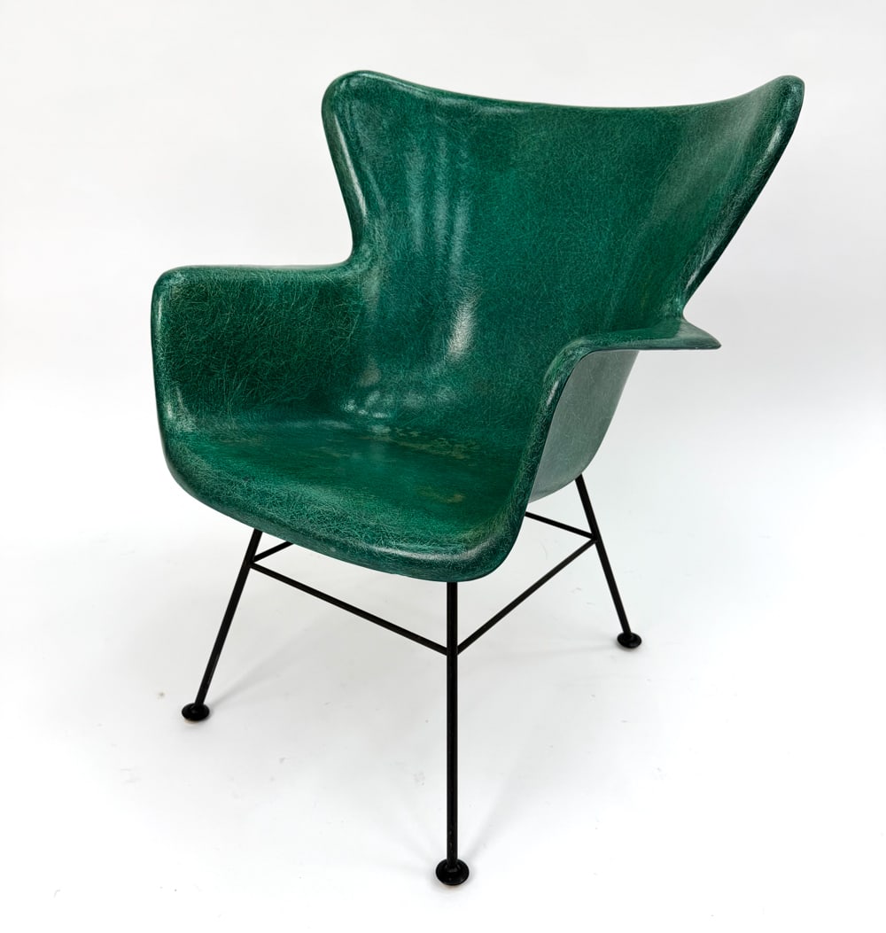 LAURENCE PEABODY FOR SELIG MOLDED FIBERGLASS CHAIR: For Selig. Shell lounge chair by Laurence Peabody, with fiberglass body and steel frame. Apparently unmarked. Circa 1950's. Dimensions: (Largest) H 32.5" x W 26.5" x D 24" x SH 16.5" Condition: Few sc