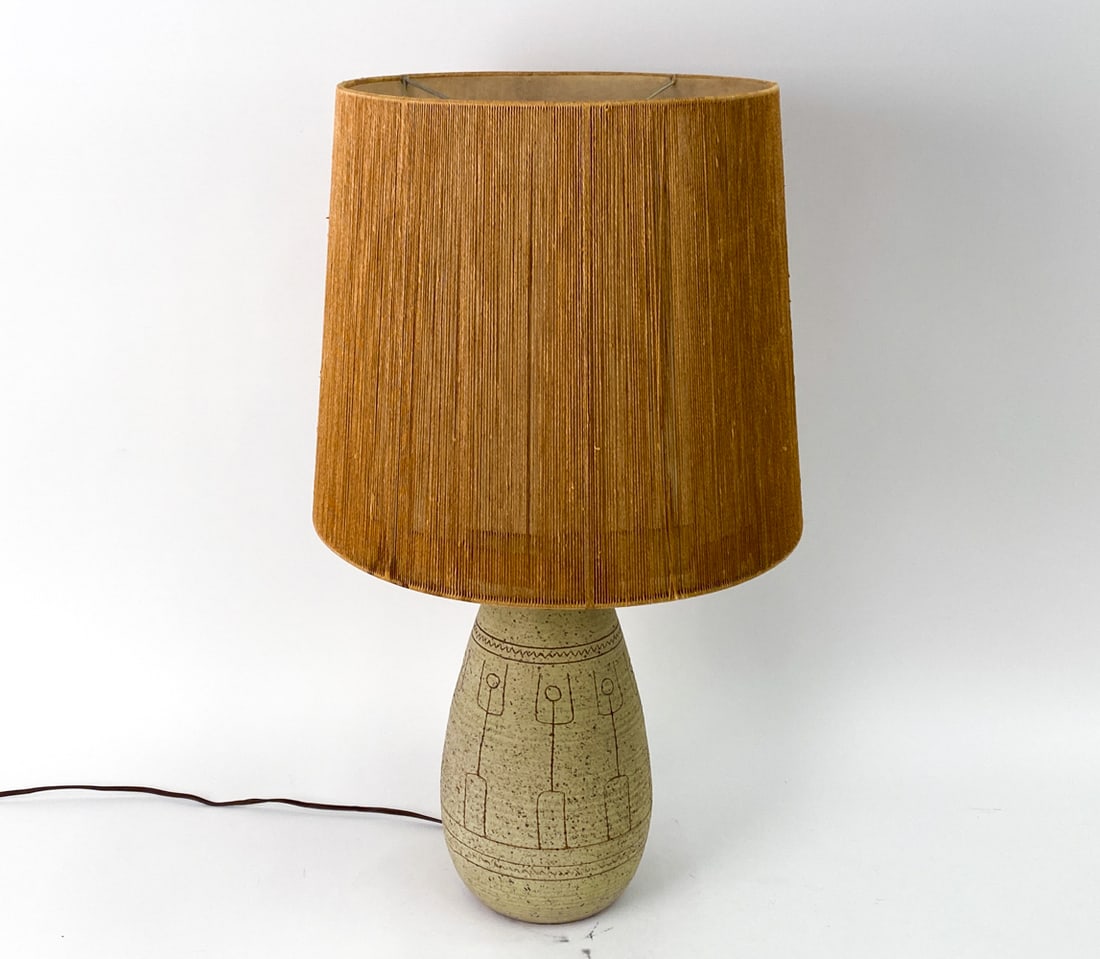SGRAFFITO MID-CENTURY CERAMIC LAMP (1 of 16)