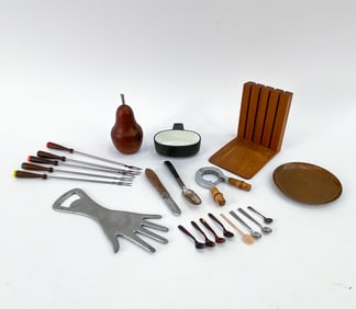 MID-CENTURY DESIGN AND DECOR GROUPING