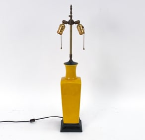 CHINESE PORCELAIN VASE AS TABLE LAMP