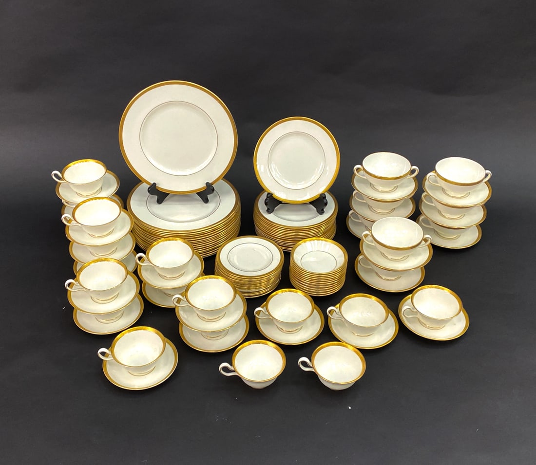 WEDGWOOD "SENATOR" ENGLISH PORCELAIN SERVICE: English China including 125 items: (17) dinner plates, (16) 6.5" saucers, (16) tea cups, (16) 6.5" saucers, (12) 6"saucers, (16) 6.25" saucers, (8) cups, (8) 5" saucers, (16) salad plates. Marked unde