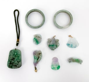 GROUPING OF VINTAGE CHINESE CARVED JADE JEWELRY