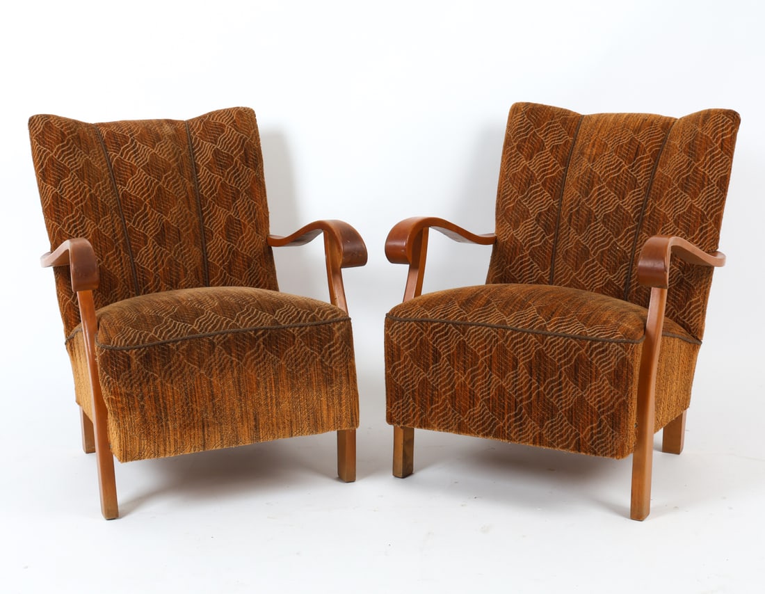 PAIR OF FRITZ HANSEN STYLE SWEDISH LOUNGE CHAIRS (1 of 13)