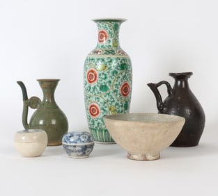 VINTAGE ASIAN DECORATIVE CERAMIC GROUPING