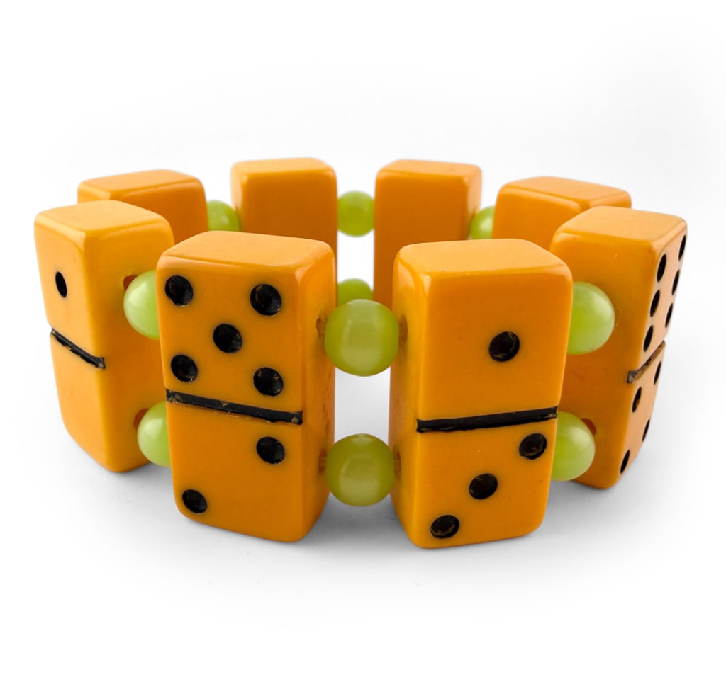 VINTAGE BUTTERSCOTCH BAKELITE DOMINO BRACELET (1 of 1)