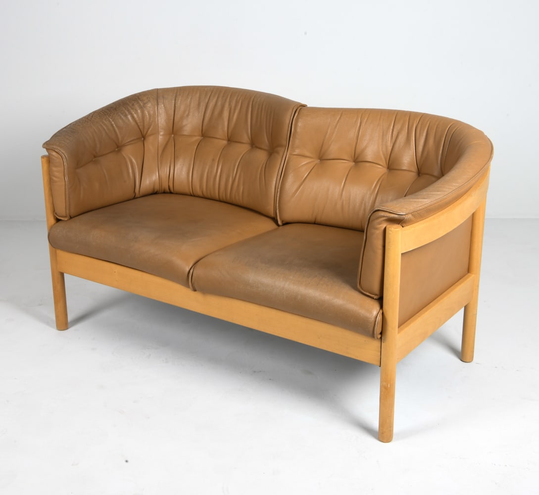 ARNE VODDER "N100" BEECH & LEATHER LOVESEAT SOFA: For Nielaus & Jeki Mobler. Loveseat sofa with beech frame with tufted tan leather upholstery. Fabric lining under cushions. Apparently without tags. Denmark, circa 1970s. Dimensions: H 30.5" x W 58.5"