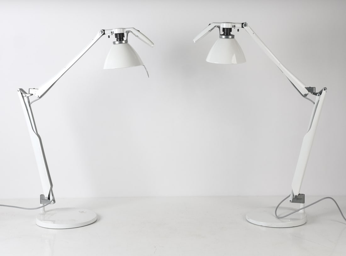 PAIR OF FORTEBRACCIO LUCEPLAN TABLE LAMPS: Fortebraccio D33 model desk lamp designed by Alberto Meda and Paolo Rizzato for Luceplan. Steel in white finish. Adjustable heads. Marked to arm and inside shade. Italy, contemporary. Dimensions: H 17