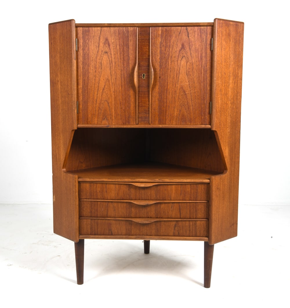 GUNNI OMANN DANISH TEAK CORNER CABINET C. 1960S (1 of 17)