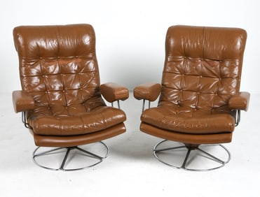 PAIR OF EKORNES STYLE LEATHER LOUNGE CHAIRS