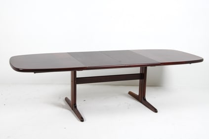 ATTR. SKOVBY MAHOGANY EXPANDING DINING TABLE 1960S