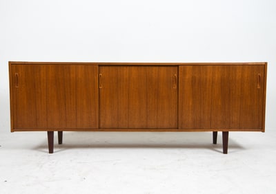 STYLE OF ARNE VODDER DANISH TEAK SIDEBOARD C.1960S