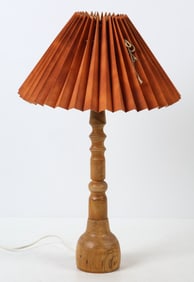 SWEDISH TURNED PINE TABLE LAMP C. 1970S