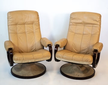 PAIR OF SCANDINAVIAN LEATHER SWIVEL LOUNGE CHAIRS
