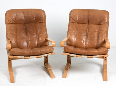 PAIR OF EINAR HOVE BEECH LOUNGE CHAIRS C. 1970S