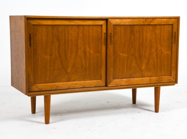 HUNDEVAD STYLE DANISH TEAK CABINET C. 1960S
