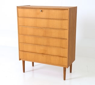 MID-CENTURY DANISH OAK CHEST OF DRAWERS
