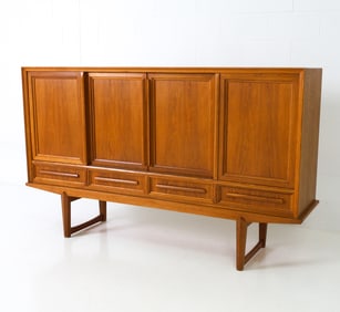 DANISH OAK SIDEBOARD C. 1960S