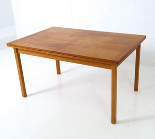 MID-CENTURY DANISH TEAK EXTENDING DINING TABLE
