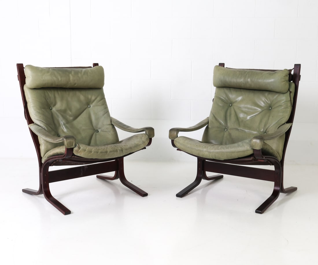 PAIR OF INGMAR RELLING SIESTA LOUNGE CHAIRS: For Westnofa, Button tufted greenish leather on bent beechwood frames. Dimensions: H 38.5" x W 28.5" x D 33" x Sh 17" Condition: Wear consistent with age and use including spots of discoloration to le