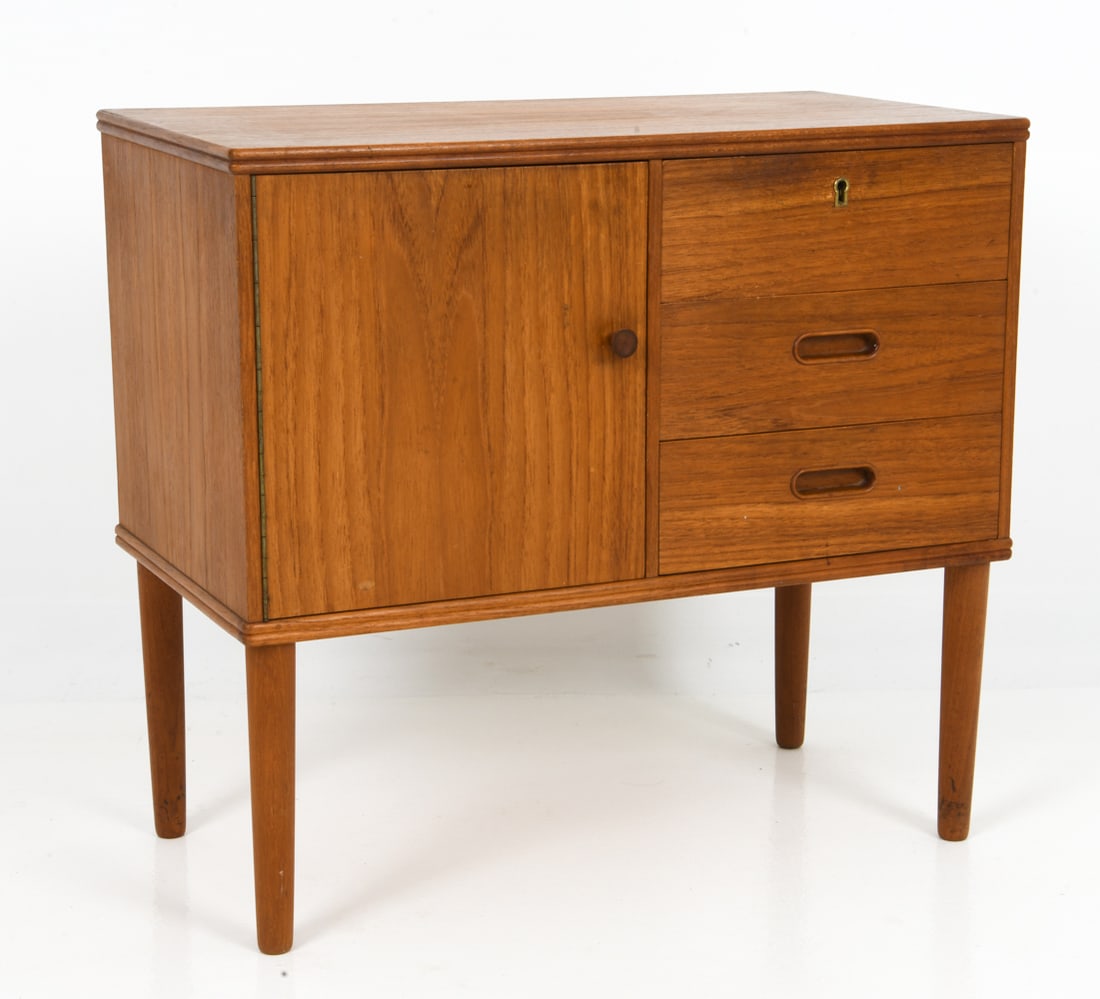 ARNE WAHL IVERSEN DANISH TEAK SIDE CABINET C.1960S (1 of 16)