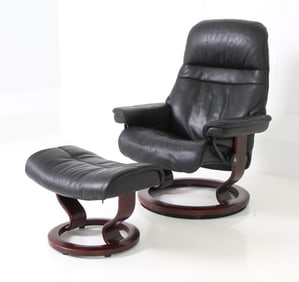 EKORNES STRESSLESS LOUNGE CHAIR & OTTOMAN