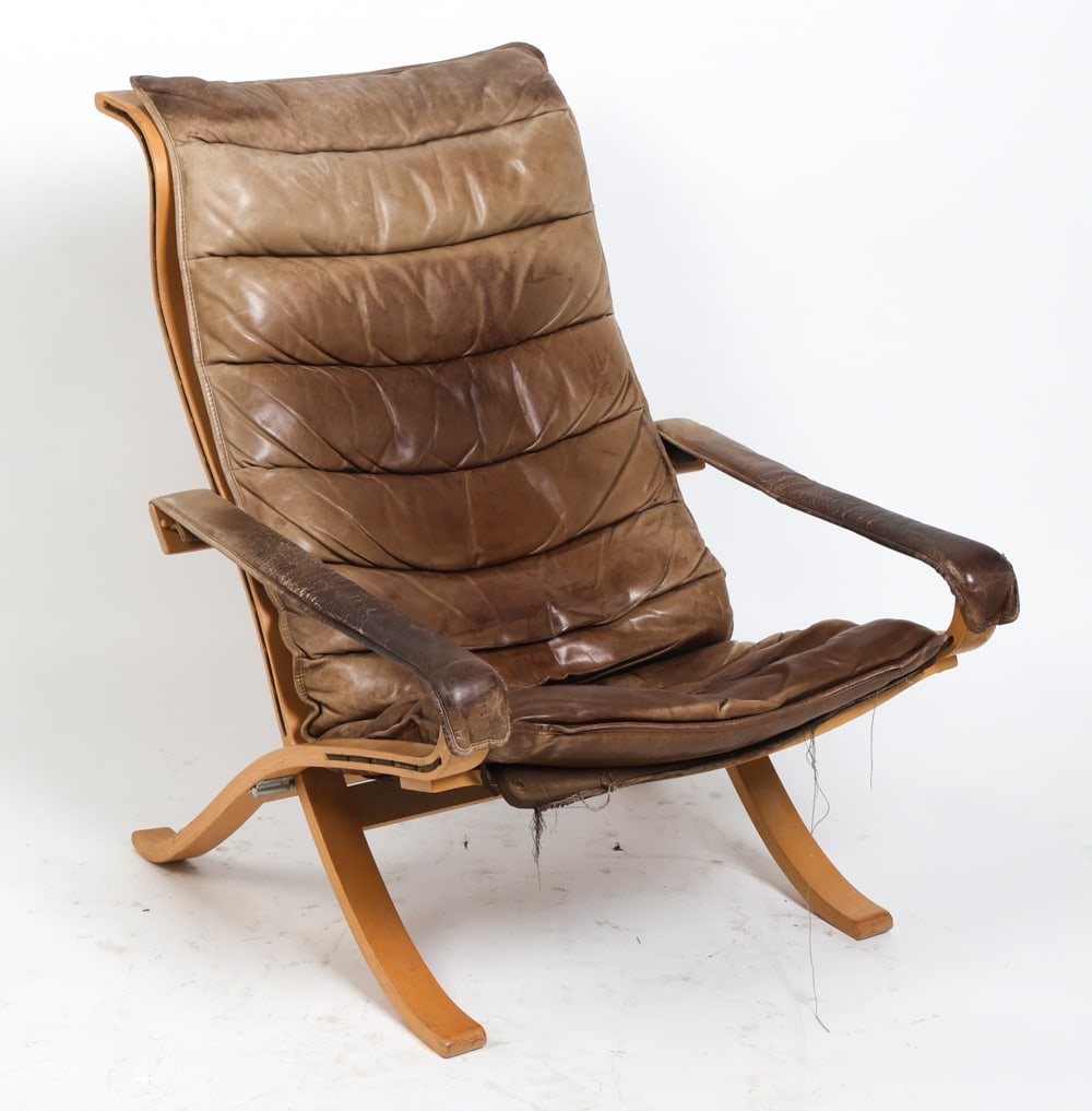 INGMAR RELLING "FLEX" FOLDING LOUNGE CHAIR C.1970S: For Westnofa. Beech bentwood frame with leather upholstery. Apparently unmarked. Norway, circa 1970s. Dimensions: H 35.25" x W 29" x D 34" x Sh 14.25". Condition: Wear consistent with age and use
