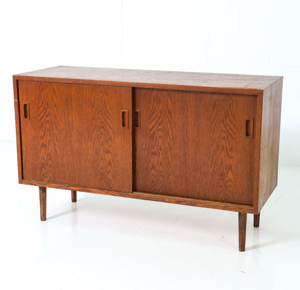 STYLE OF HUNDEVAD DANISH OAK SIDEBOARD C. 1960S (1 of 20)