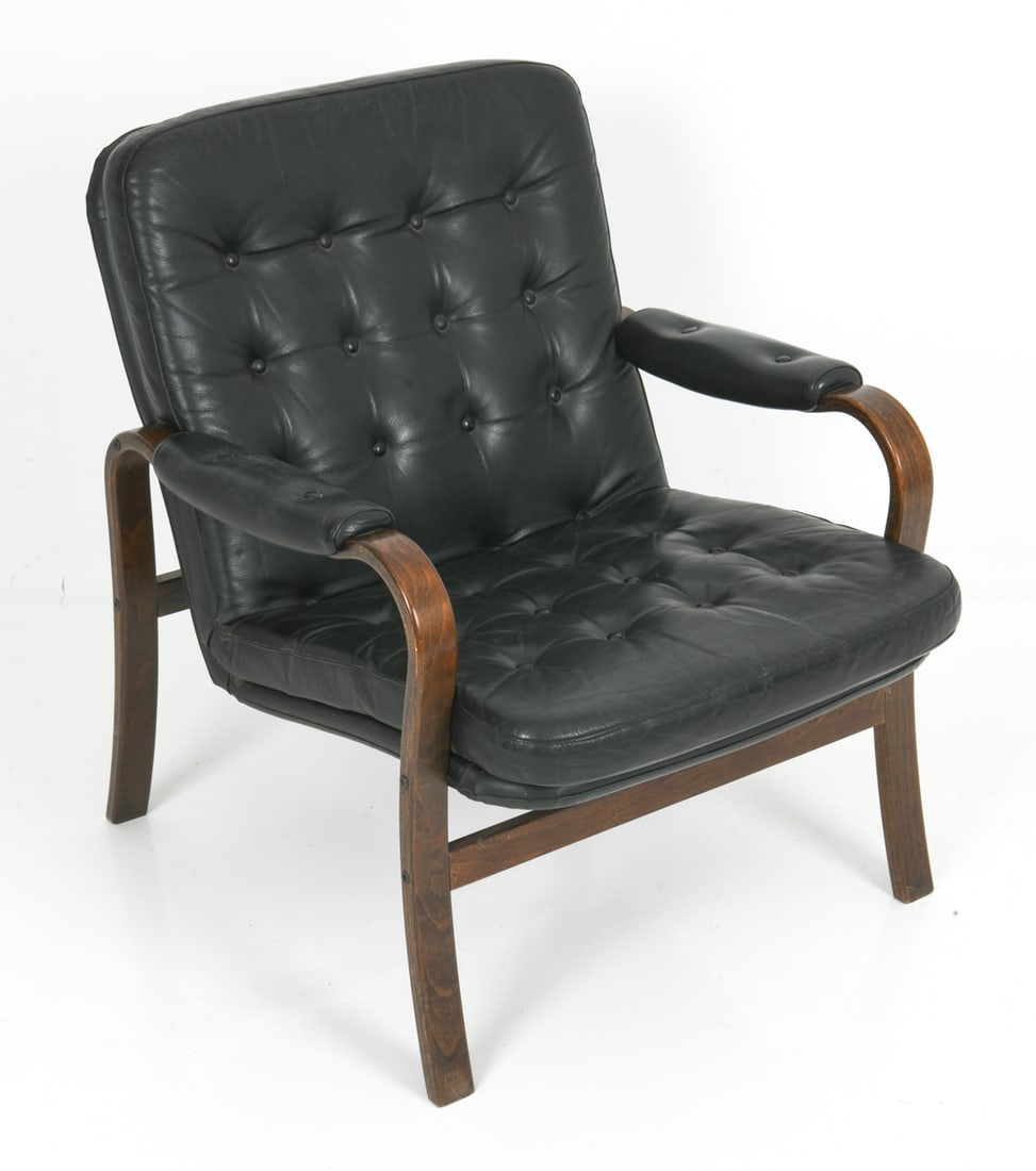 STYLE OF GOTE SWEDISH LEATHER LOUNGE CHAIR C.1970S: Stained beech bentwood frame with a tufted button detailed leather seat. Sweden, circa 1970s. Dimensions: H 29.25" x W 25.75" x D 29" x Sh 15.75" Condition: Minor rubs and scuffs to armrest, Wear cons