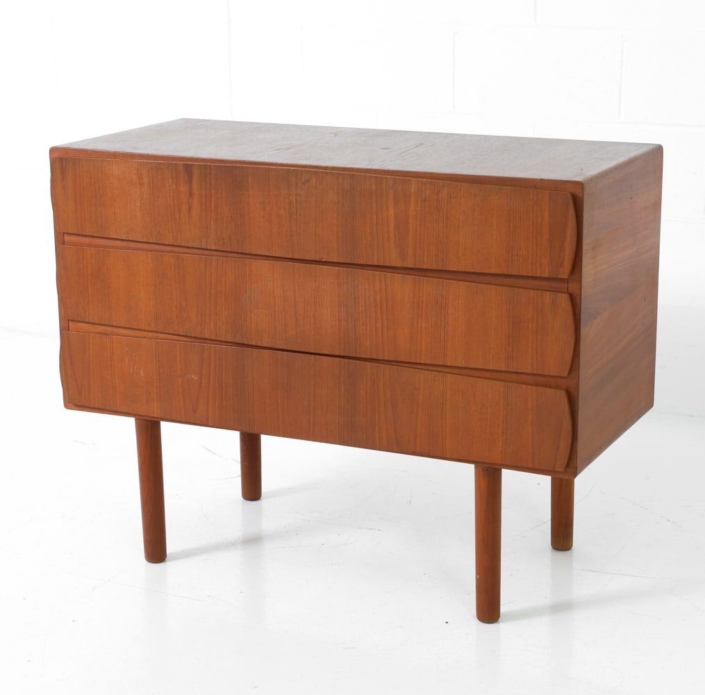 MID-CENTURY DANISH TEAK CHEST OF DRAWERS C. 1960S (1 of 19)