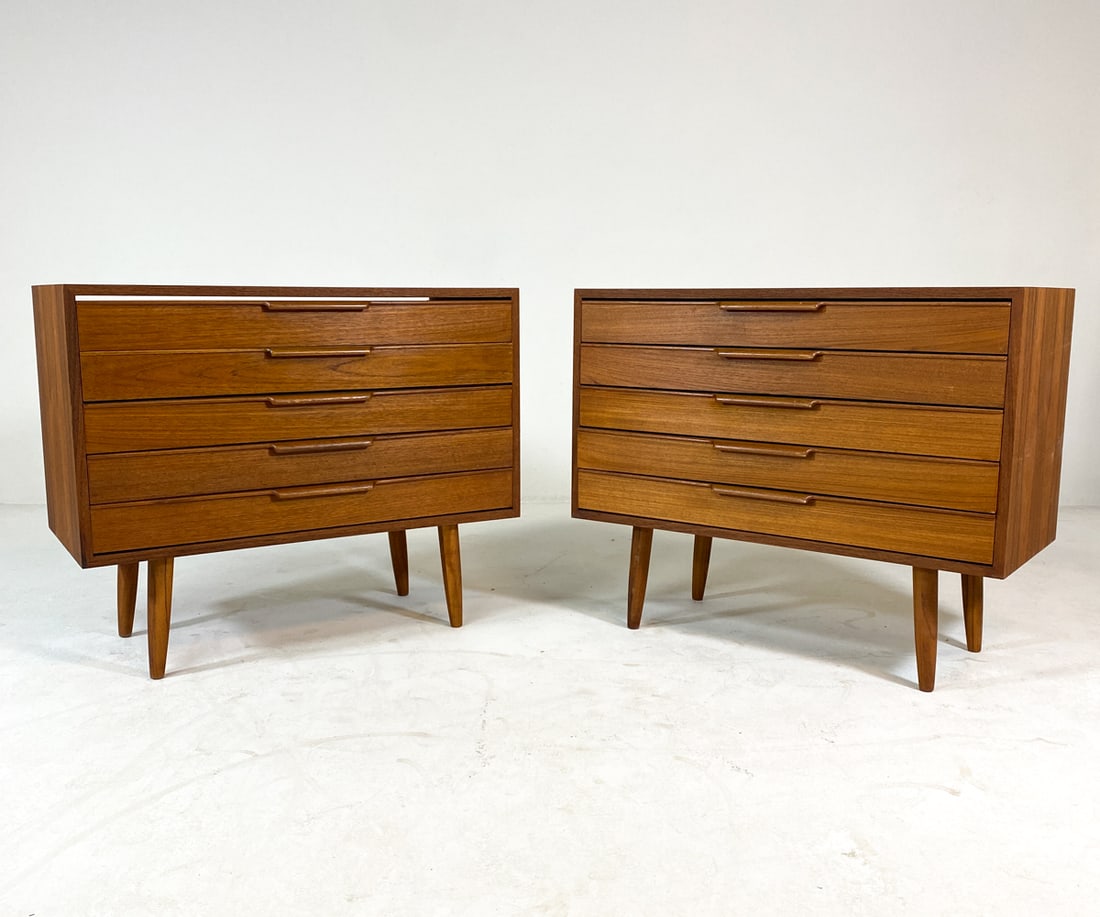 PAIR OF DANISH ROSEWOOD CHESTS C. 1960S (1 of 18)