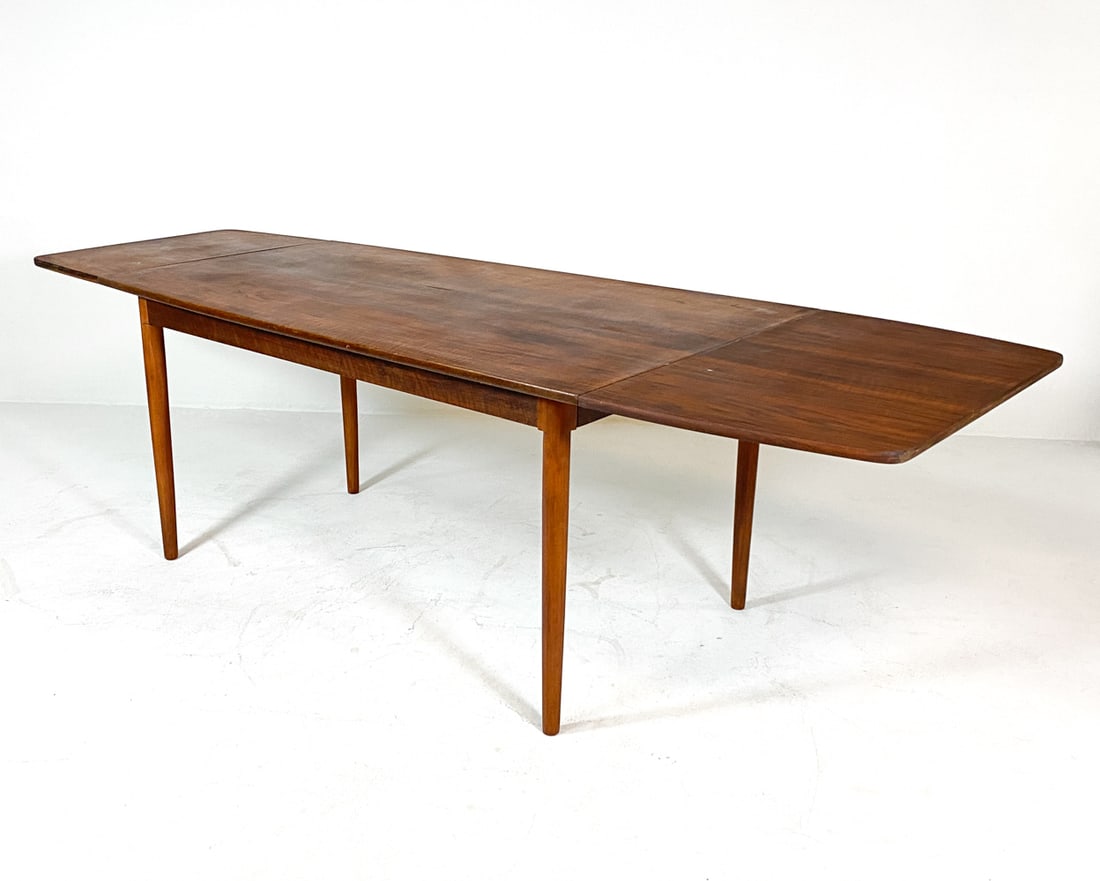 STYLE OF WEGNER ROSEWOOD EXTENDING DINING TABLE (1 of 18)
