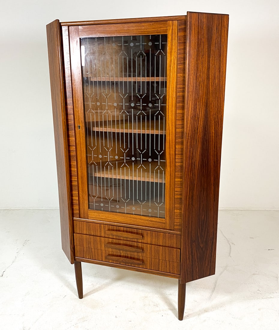 ATTR. P. RIMME'S DANISH ROSEWOOD CORNER CABINET (1 of 18)