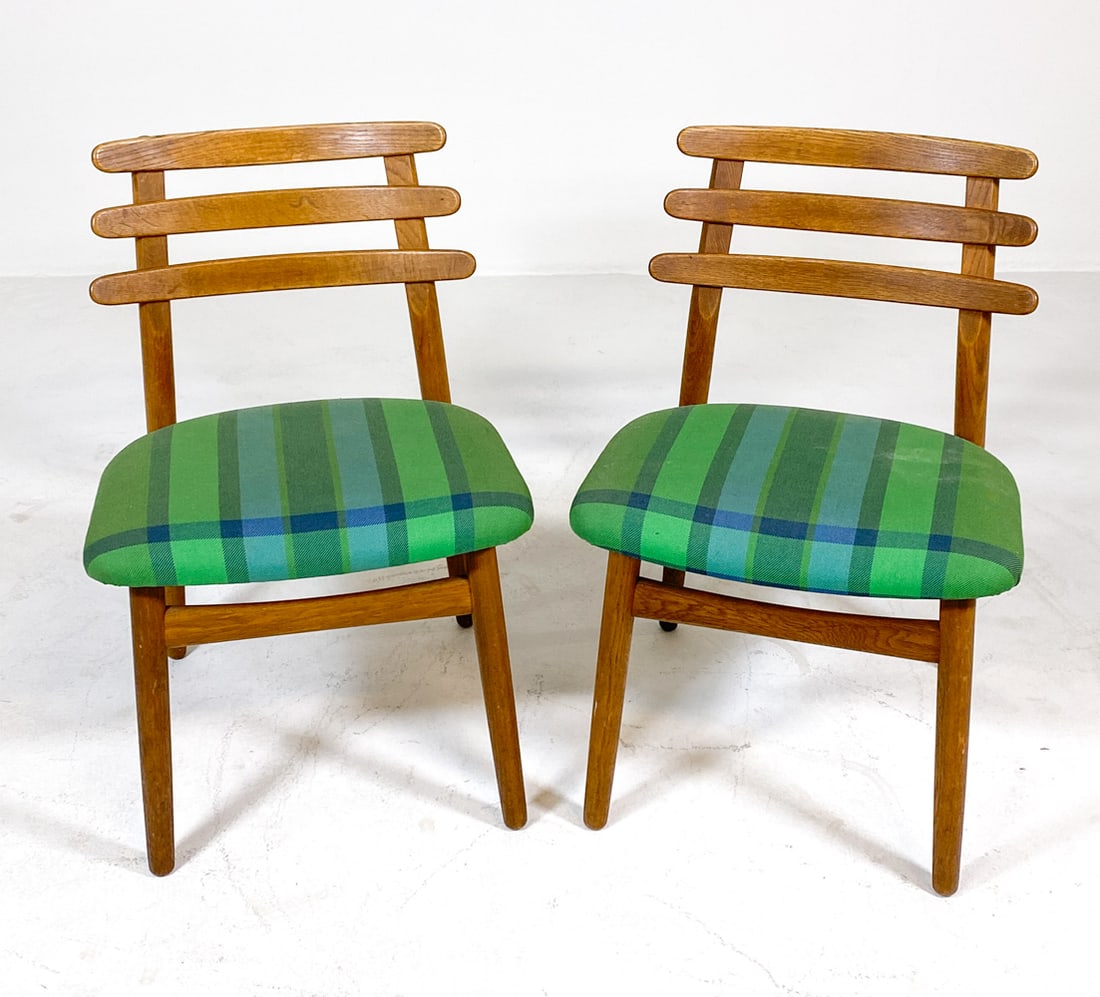PAIR OF POUL VOLTHER J48 OAK DINING CHAIRS C.1960S (1 of 17)